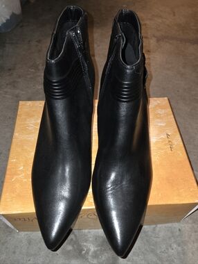 Bella Vita Black Pointed Toe Women's Ankle Boots